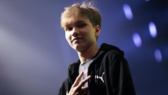 同时他的总 同时他的总